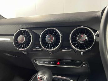 Audi TTS Roadster Black Edition 2.0 TFSI quattro 310 PS S tronic