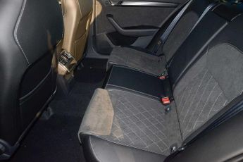 SKODA Superb 1.4 TSI SportLine Plus iV DSG Hatchback