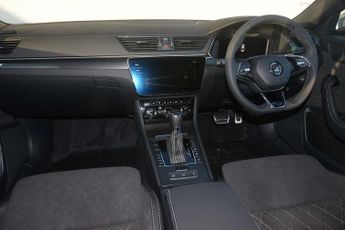 SKODA Superb 1.4 TSI SportLine Plus iV DSG Hatchback