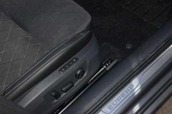 SKODA Superb 1.4 TSI SportLine Plus iV DSG Hatchback