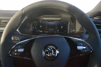 SKODA Superb 1.4 TSI SportLine Plus iV DSG Hatchback