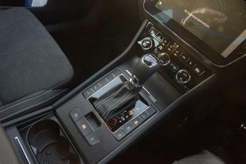 SKODA Superb 1.4 TSI SportLine Plus iV DSG Hatchback