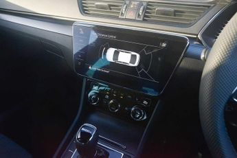 SKODA Superb 1.4 TSI SportLine Plus iV DSG Hatchback