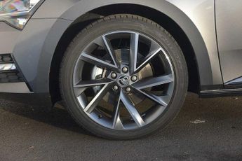 SKODA Superb 1.4 TSI SportLine Plus iV DSG Hatchback