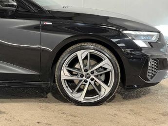 Audi A3 Saloon Edition 1 35 TFSI  150 PS S tronic