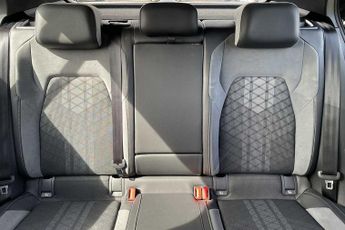 Volkswagen Golf 1.5 eTSI 150 R-Line 5dr DSG