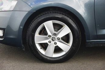 SKODA Octavia 1.6 TDI SE Business (110PS) DSG 5Dr H/Back