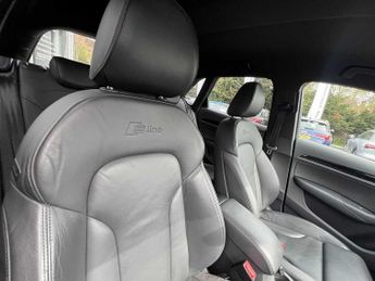 Audi Q3 Black Edition 2.0 TFSI quattro 180 PS S tronic