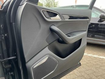 Audi Q3 Black Edition 2.0 TFSI quattro 180 PS S tronic