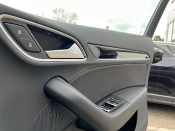 Audi Q3 Black Edition 2.0 TFSI quattro 180 PS S tronic