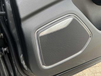 Audi Q3 Black Edition 2.0 TFSI quattro 180 PS S tronic