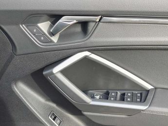 Audi Q3 S line 35 TFSI  150 PS S tronic