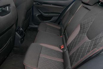 SKODA Octavia vRS Hatch 1.4 TSI (245ps) vRS iV DSG
