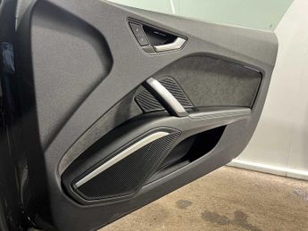 Audi TT S Coup- Black Edition TFSI  306 PS S tronic