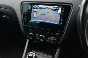 SKODA Octavia 2.0 TDI CR Laurin + Klement 5dr DSG