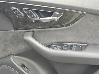 Audi Q7 Black Edition 55 TFSI quattro 340 PS tiptronic