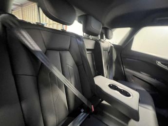 Audi Q4 E-tron Q4  Sport 45 e-tron  210,00 kW