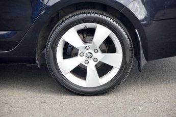 SKODA Octavia Estate 1.5 TSI (150ps) SE Drive ACT DSG