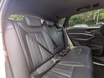 Audi Q8 S line 55 e-tron quattro 300,00 kW
