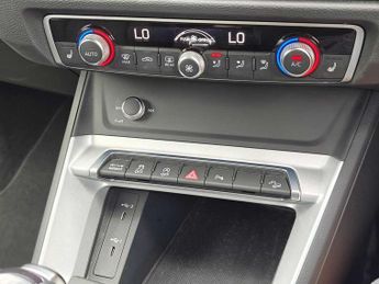 Audi Q3 Technik 35 TFSI  150 PS S tronic