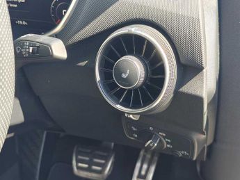 Audi TT Coup- Black Edition 40 TFSI  197 PS S tronic