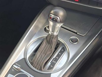 Audi TT Coup- Black Edition 40 TFSI  197 PS S tronic