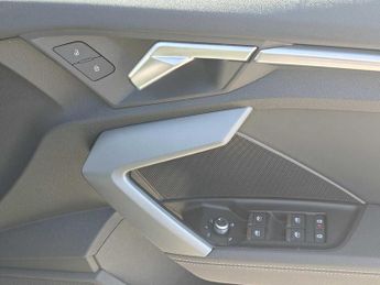 Audi A3 Saloon Black Edition 35 TFSI  150 PS S tronic