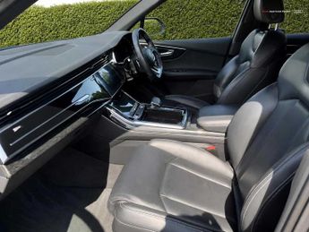 Audi Q7 Black Edition 55 TFSI quattro 340 PS tiptronic