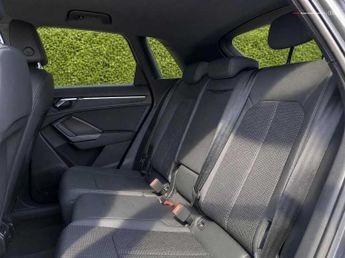 Audi Q3 S line 35 TFSI  150 PS S tronic