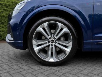 Audi Q8 Black Edition 55 TFSI quattro 340 PS tiptronic