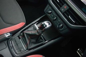 SKODA Kamiq Hatchback 1.5 TSI Monte Carlo 5dr DSG