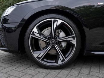 Audi A4 Avant Black Edition 40 TFSI  204 PS S tronic