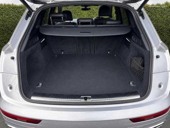 Audi Q5 S line Competition 55 TFSI e quattro 367 PS S tronic