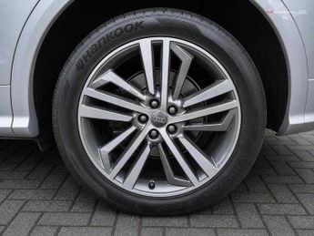 Audi Q5 S line Competition 55 TFSI e quattro 367 PS S tronic