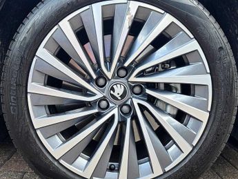 SKODA Superb 1.5 TSI iV Laurin + Klement DSG 5dr
