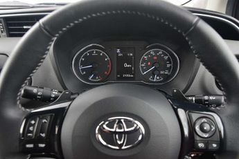 Toyota Yaris 1.5 VVT-i Icon Tech NAV 5dr CVT