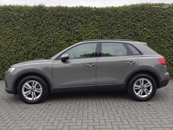 Audi Q3 Technik 35 TFSI  150 PS S tronic