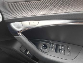 Audi A6 Avant Black Edition 40 TDI quattro 204 PS S tronic