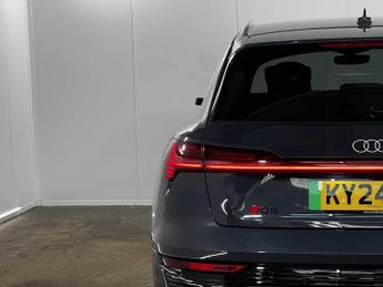 Audi Q8 S line 55 e-tron quattro 300,00 kW
