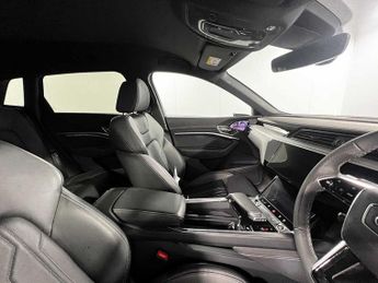 Audi Q8 S line 55 e-tron quattro 300,00 kW