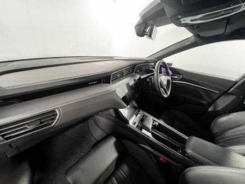 Audi Q8 S line 55 e-tron quattro 300,00 kW