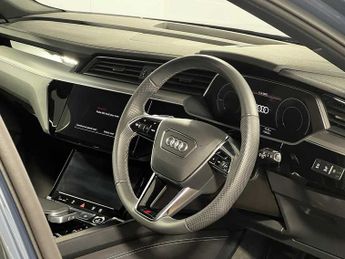 Audi Q8 S line 55 e-tron quattro 300,00 kW