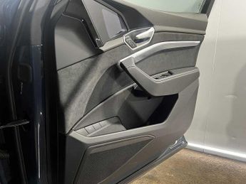 Audi Q8 S line 55 e-tron quattro 300,00 kW