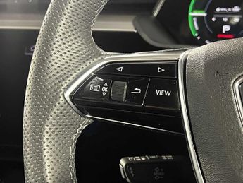 Audi Q8 S line 55 e-tron quattro 300,00 kW