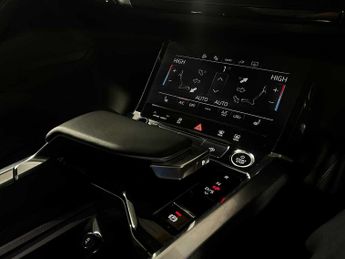 Audi Q8 S line 55 e-tron quattro 300,00 kW