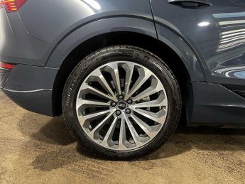 Audi Q8 S line 55 e-tron quattro 300,00 kW