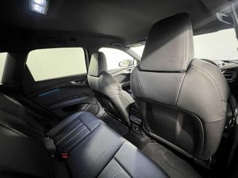 Audi Q4  S line 45 e-tron  210 