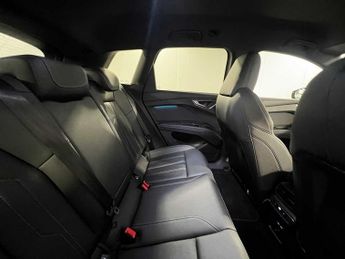 Audi Q4  S line 45 e-tron  210 