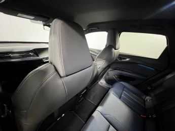 Audi Q4  S line 45 e-tron  210 
