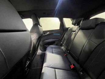 Audi Q4  S line 45 e-tron  210 